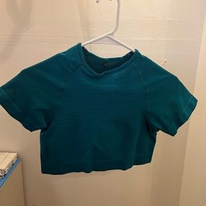 Alphalete Cropped Gym top